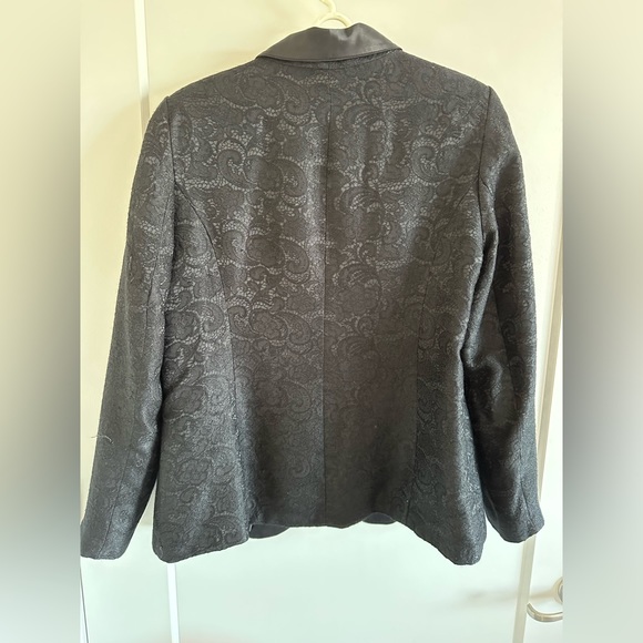 Liz Clairborne size 14 lace blazer worn once - Picture 3 of 3